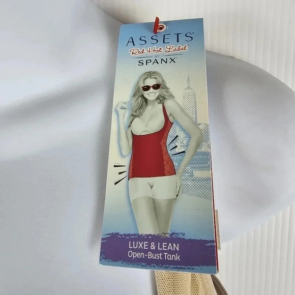 NWT Spanx Assets Red Hot Label Clever Controller Tank in tan - Picture 6 of 9